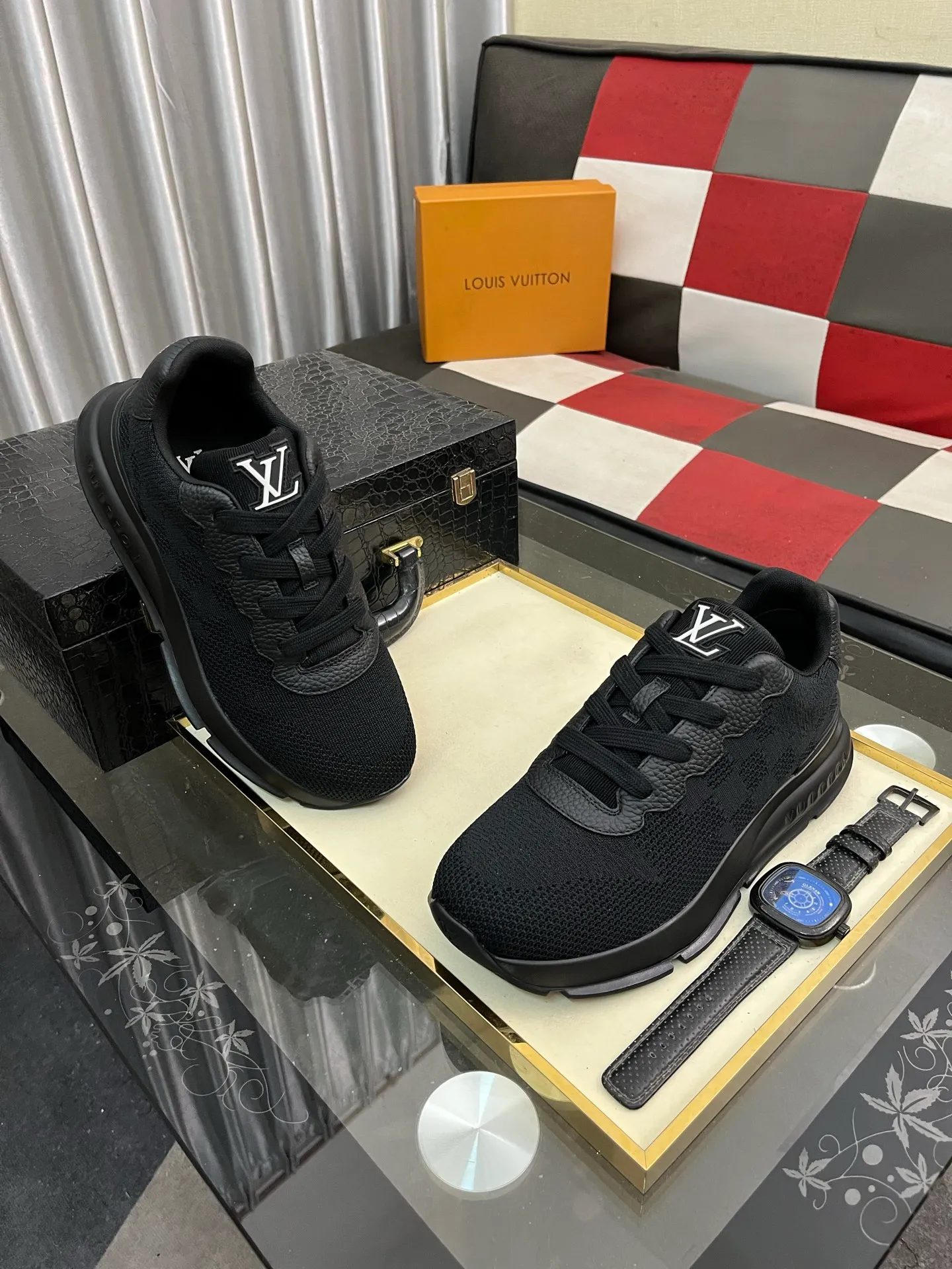 Men's Men's Shoes 💰640⌚️⌚️LV TARINE Louis Vuitton L Family Donkey Brand Casual Sports Shoes Skateboard Shoes Original purchase, development and production This LV Trainer sneaker is made of cow leather to create a complex upper, which requires several hours of ingenious sewing to complete. Inkjet printing renders a unique retro effect, and the classic configuration is from the hands of Virgil Abloh, showing the inspiration of retro basketball shoes. Exquisite packaging at the delivery counter🛍📦 ▪️Fabrics: Original customized first-layer cowhide ▪️Inner lining: Original customized breathable mesh ▪️Outsole: Original molded two-color TPU combination outsole ▪️Size: 38-44